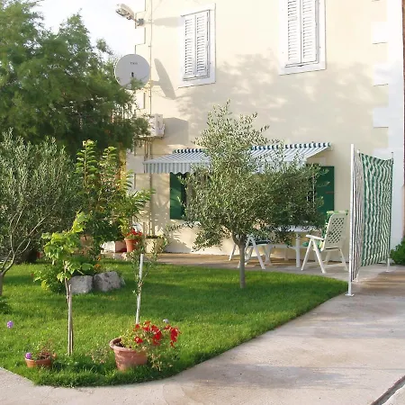 16068b Apartamento *